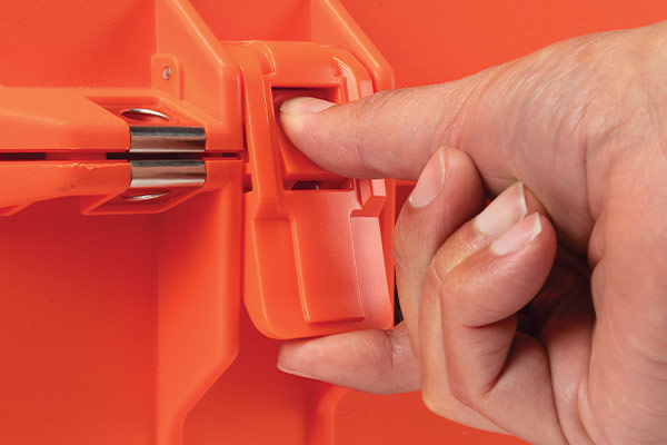 pelican 1465ems air case press pull latches