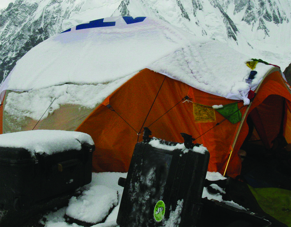 pelican discover survival story everest climb cases