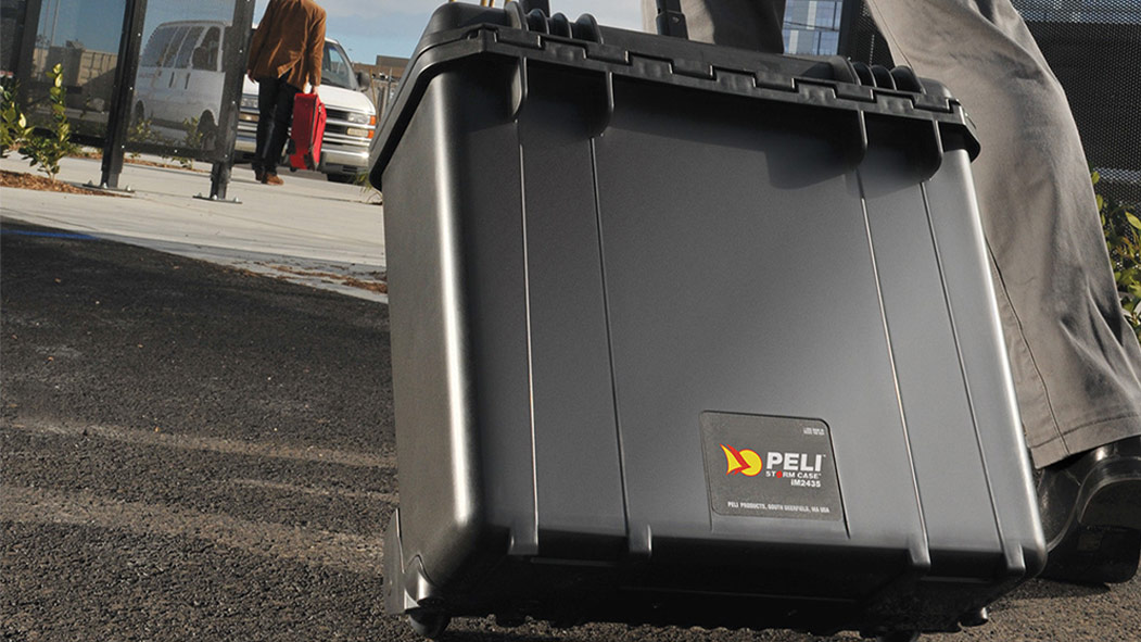 peli im2435 storm rolling pilot hard case