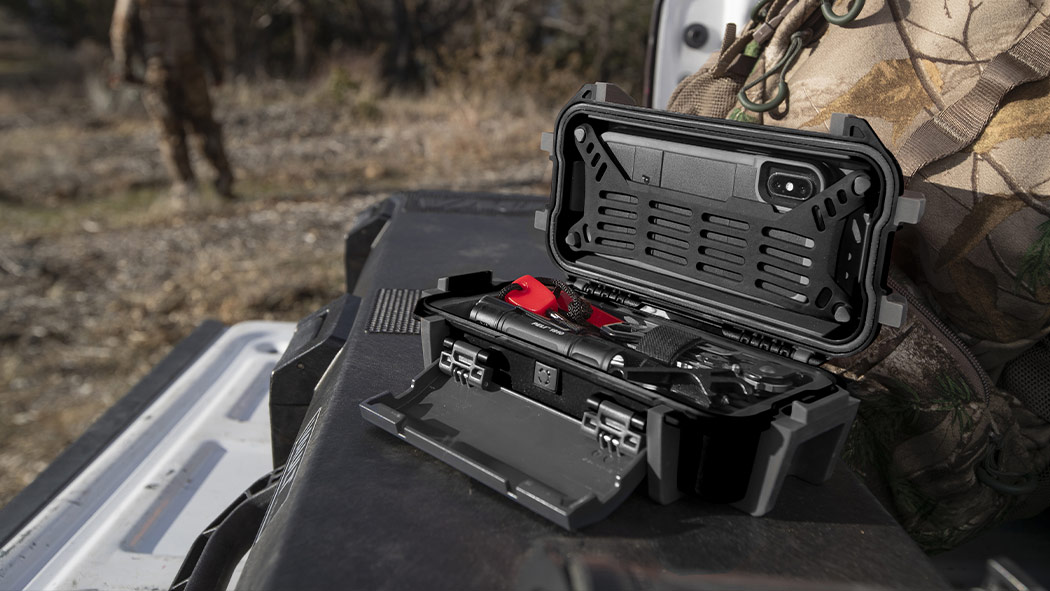 peli r20 flashlight phone case