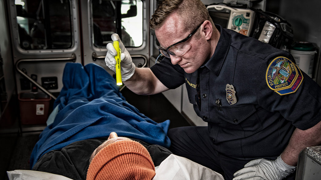 pelican 1975 slim tough paramedic light