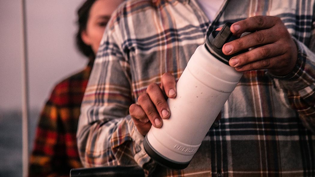 pelican 32oz hot cold insulated bottle