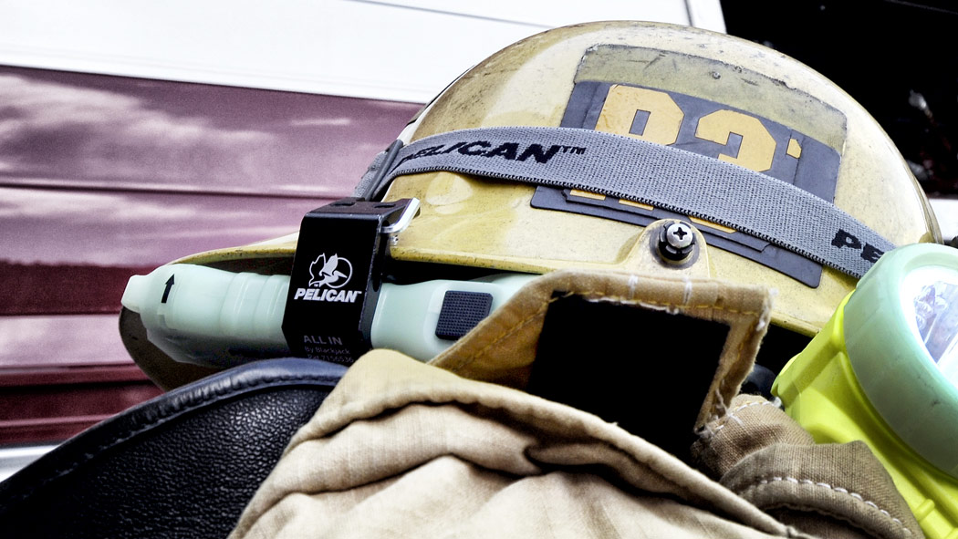 pelican 3310pl glow in the dark led flashlight