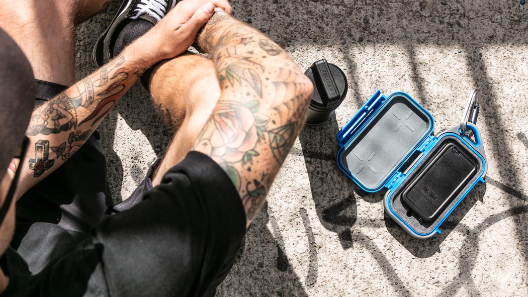 pelican g40 carabiner strong phone go case